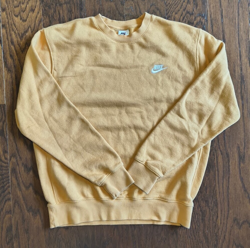 Nike Sportswear Club Fleece Men's Size M Medium Crewneck Sweatshirt Gold BV2662-